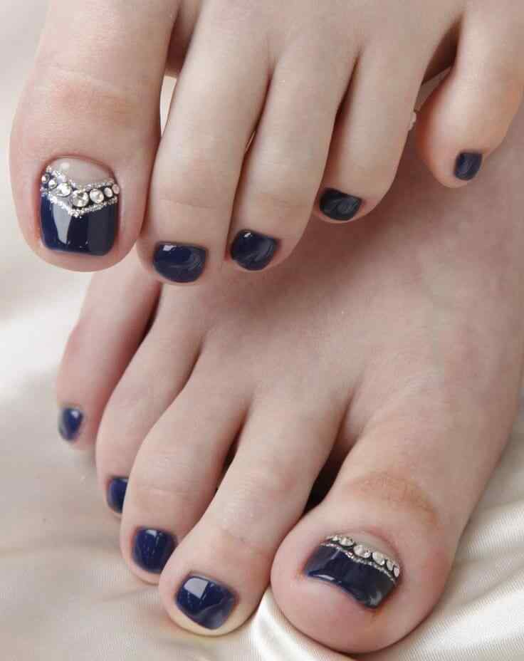 unas de pie decoradas azul con piedras