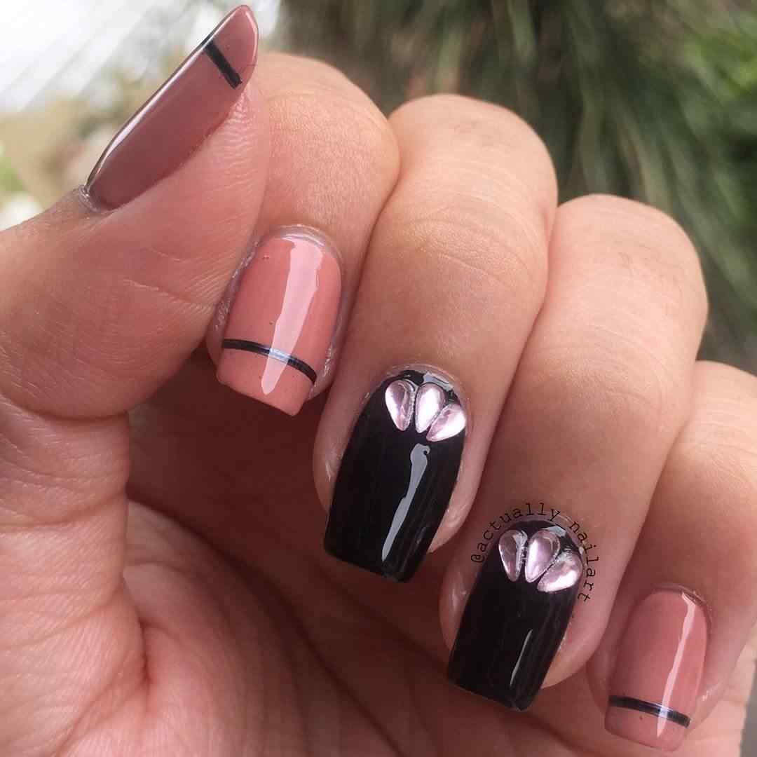 uñas decoradas rosa con negro