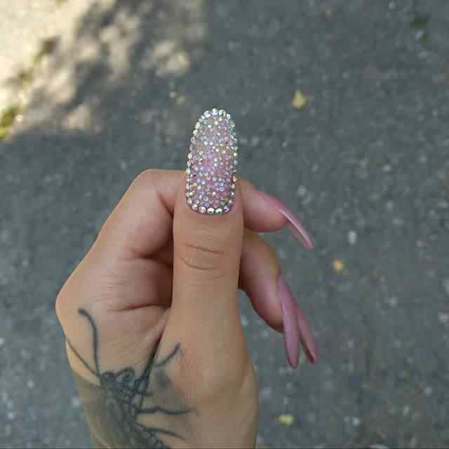 uñas caviar diamantadas