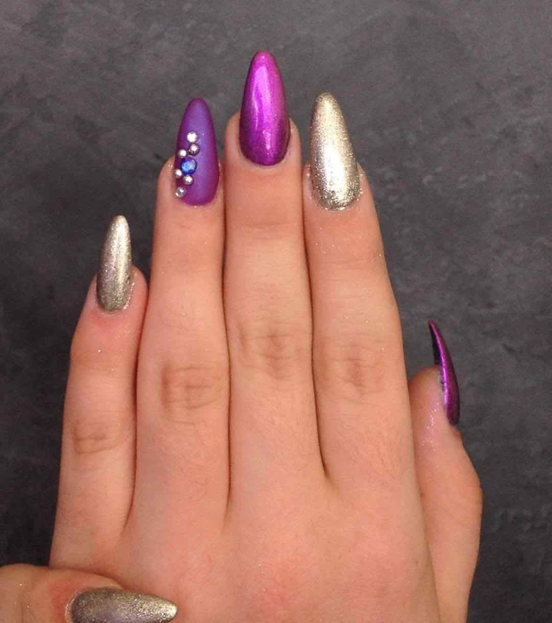 decoracion de uñas purpura