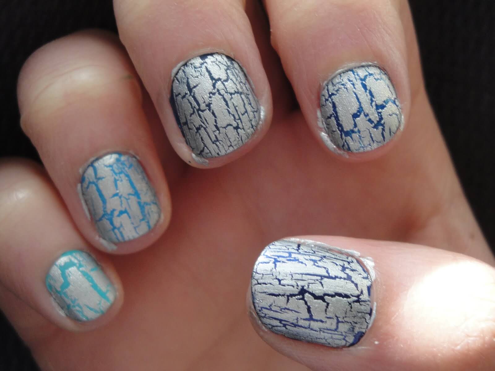 uñas color plateado