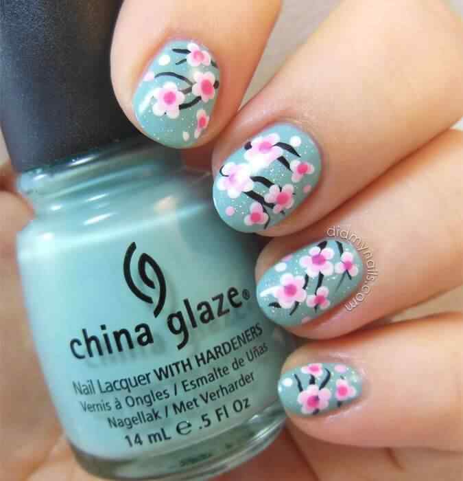 Diseño facil de uñas con flores primaverales