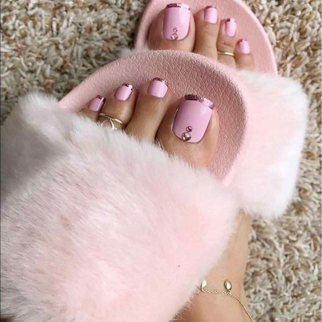pintado de uñas del pie rosa