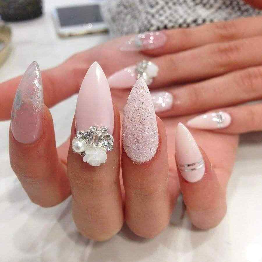 diseño de uñas acrílicas para novias