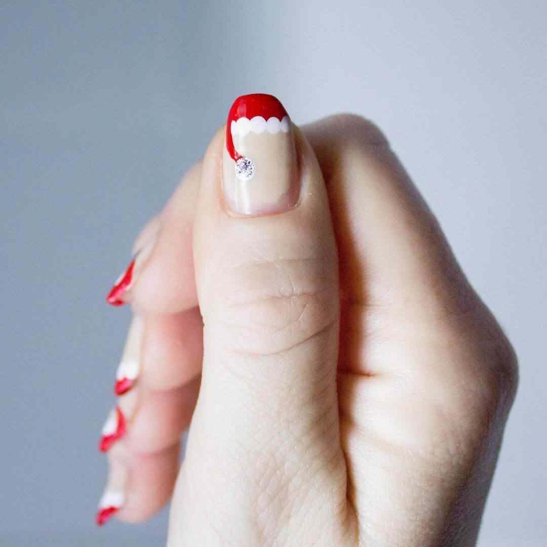 diseño sencillo gorro navideño para uñas