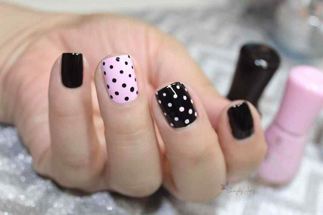 nail decoration with dots
